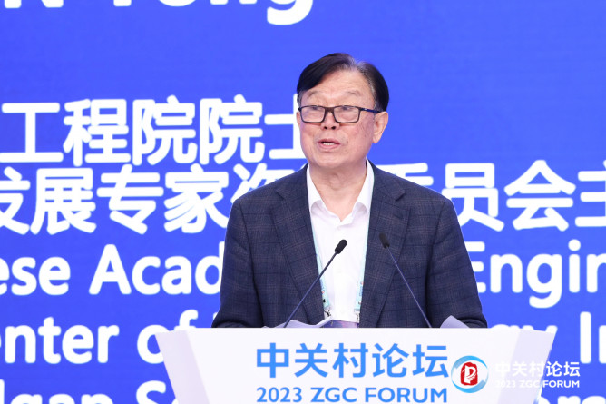 6.中國(guó)工程院院士、國(guó)家新材料產(chǎn)業(yè)發(fā)展專(zhuān)家咨詢(xún)委員會(huì)主任干勇開(kāi)幕式致辭