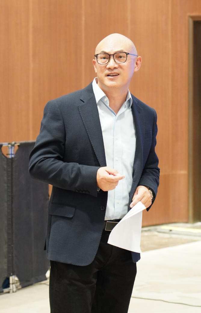 主持人劉國(guó)旭