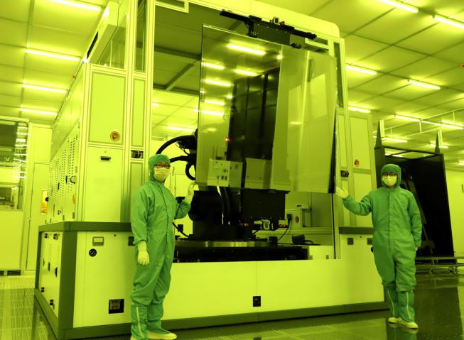 中國(guó)首張G11掩膜版下線