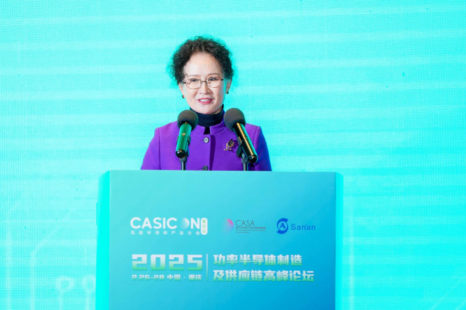 吳玲現(xiàn)場(chǎng)近景