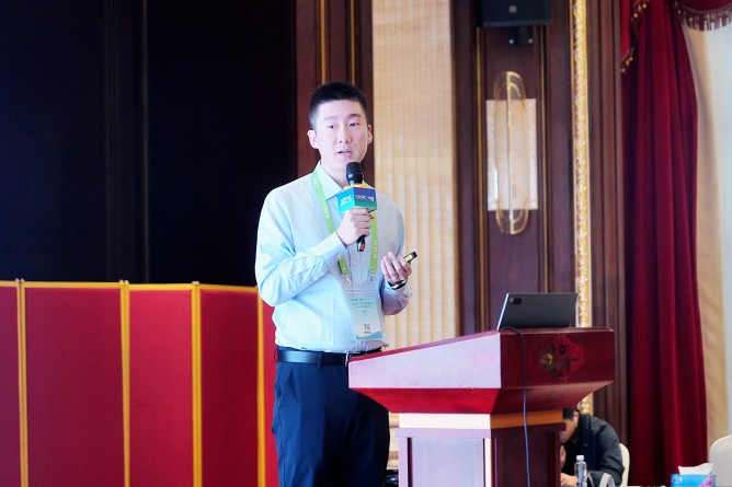 龍澤（代替殷紅教授）